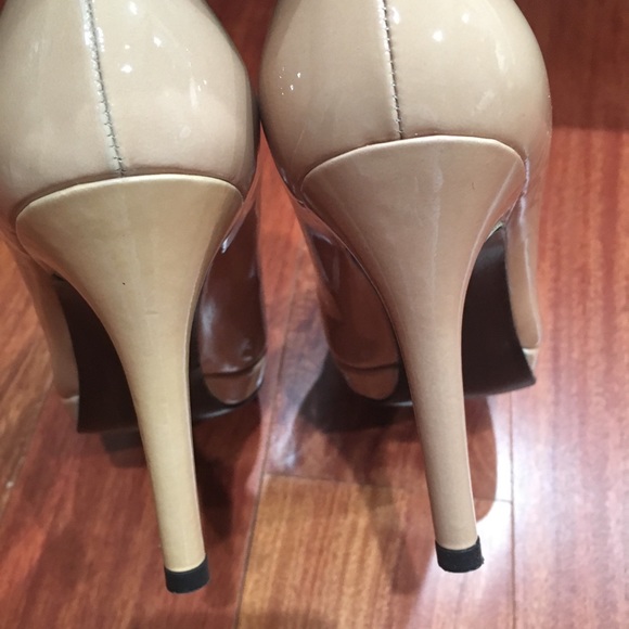 Stuart Weitzman Patent Pump - Picture 5 of 8